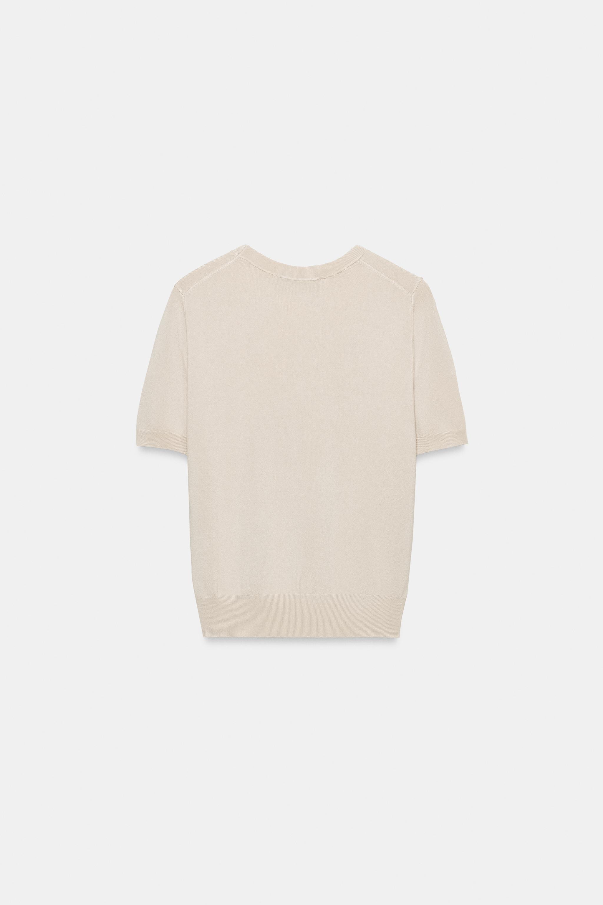 TOP BASIQUE EN MAILLE UNI À MANCHES COURTES